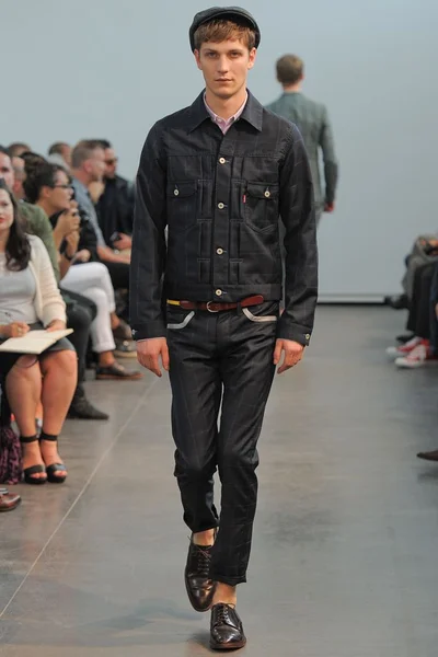 Look 10